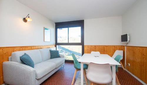 Studio with Mountain View