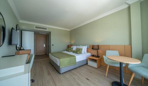 Deluxe Double Room with Balcony and Sea View