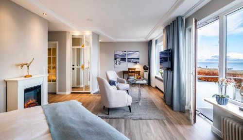 Junior Suite with Balcony and Sea View