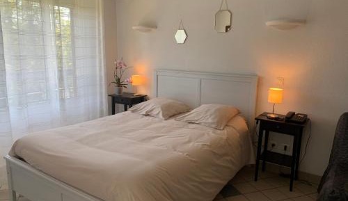 One-Bedroom Apartment with Garden View