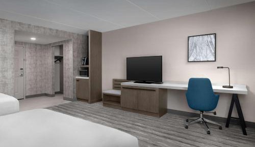 Queen Room with Two Queen Beds - Hearing Access