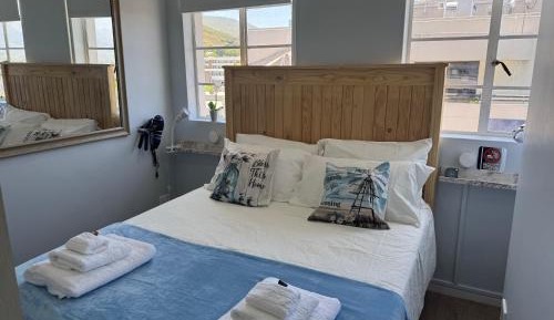 Apartment with Mountain View