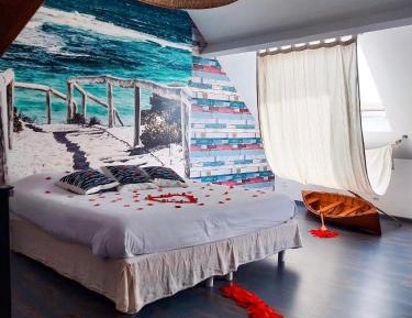 Suite with Hot Tub