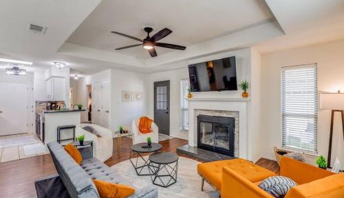 Deluxe Two-Bedroom Apartment with Garden View