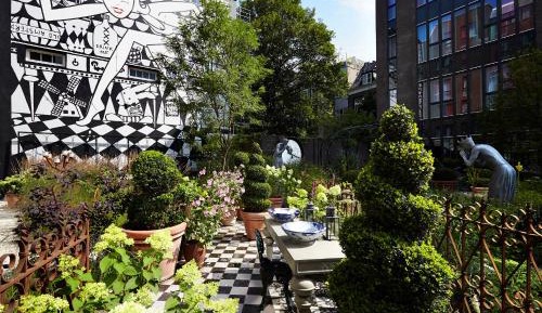 Queen Room with Garden View