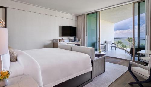 Deluxe King Room with Balcony and Ocean View