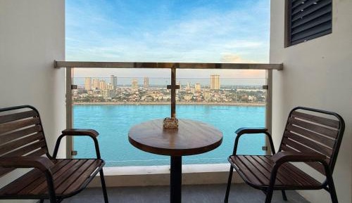 Deluxe King Balcony with River View