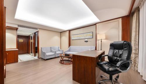 Deluxe Suite - Non-Smoking