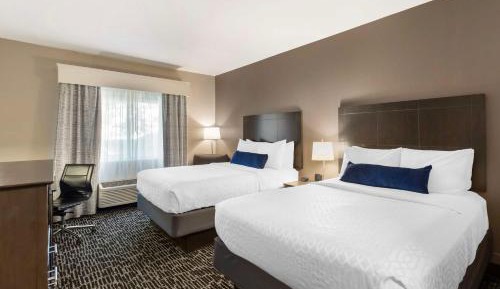 Queen Room with Two Queen Beds and Bath Tub - Disability Access
