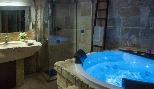 King Room with Spa Bath