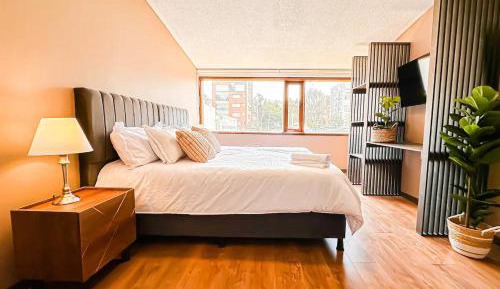 Four-Bedroom Apartment with Balcony 