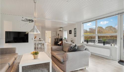 Three-Bedroom Holiday Home 