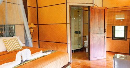 Villa with Garden View