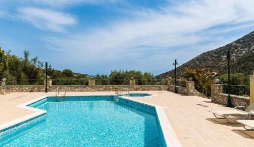 Three Bedroom Villa with Shared Pool