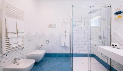 Deluxe Double Room with Terrace and Partial Sea View - Depandance