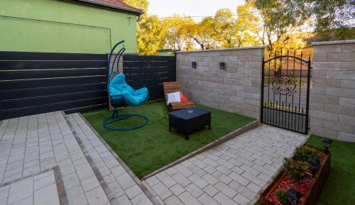 One-Bedroom Apartment with Garden View
