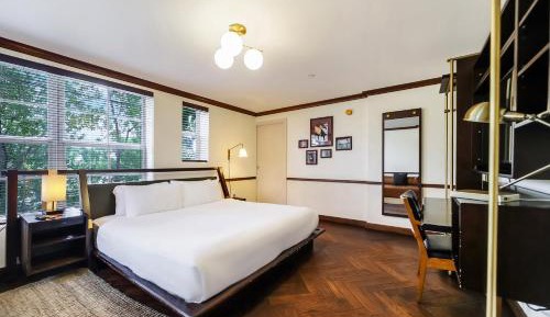 Deluxe King Suite