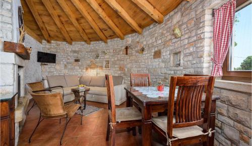 One-Bedroom Holiday Home