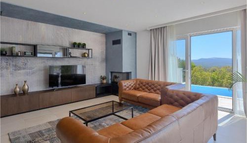 Four-Bedroom Holiday Home