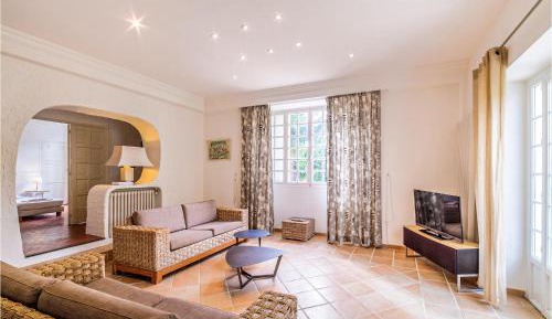 Five-Bedroom Holiday Home