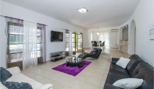 Five-Bedroom Holiday Home