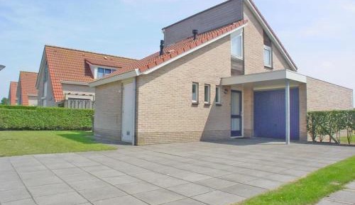 Three-Bedroom Holiday Home 