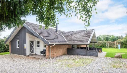 Four-Bedroom Holiday Home