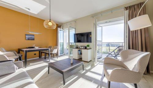 Apartment with Lake View