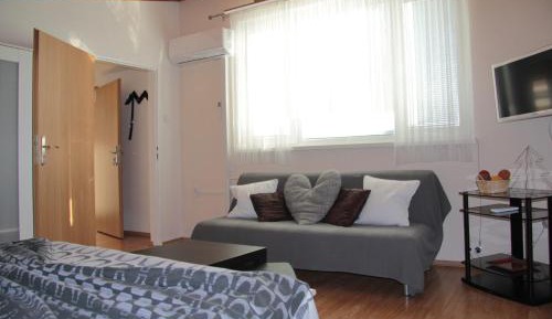 One-Bedroom Apartment with Balcony