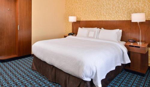 King Room with Roll-in Shower - Mobility and Hearing Accessible
