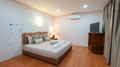 King Room with Balcony