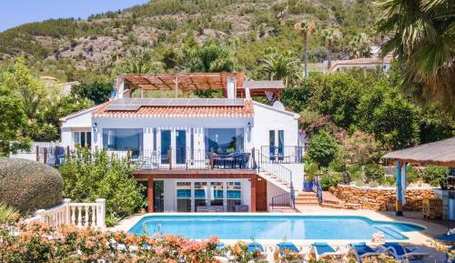 Six-Bedroom Villa 