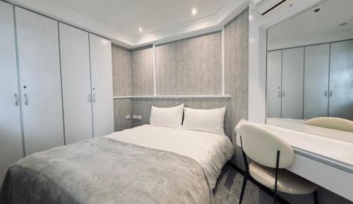 One-Bedroom Apartment C2