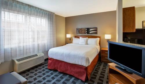 One-Bedroom Queen Suite with Sofa Bed