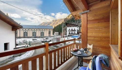 Superior One-Bedroom Apartment with Balcony