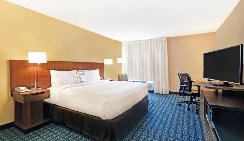 King Room with Adapted Tub - Mobility Accessible