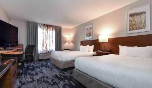Queen Room with Two Queen Beds - Hearing Accessible