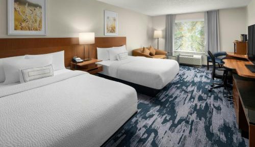 Larger Guest room, 2 Queen, Sofa bed  