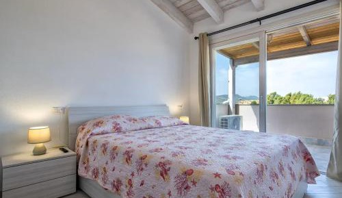One-Bedroom Apartment with Balcony