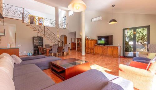 Seven-Bedroom Holiday Home