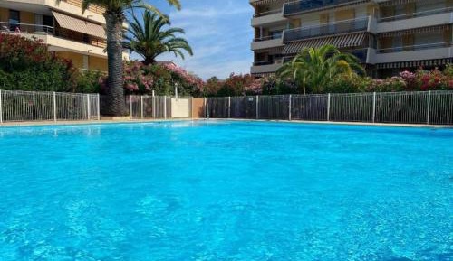 Three-Bedroom Apartment with Balcony