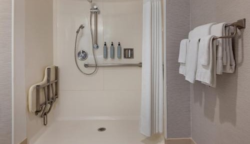 King Room with Sofa Bed and Adapted Tub - Mobility and Hearing Accessible