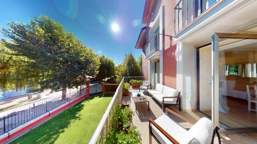Two-Bedroom Apartment with Terrace and Lake View
