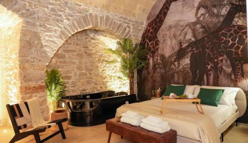 Deluxe Suite with Spa Bath