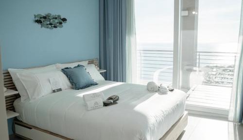 Deluxe Double Room with Balcony and Sea View