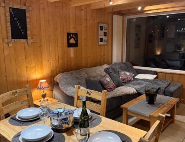 Apartment with Mountain View