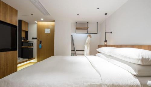 Standard Queen Room