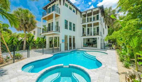 Seven-Bedroom Holiday Home