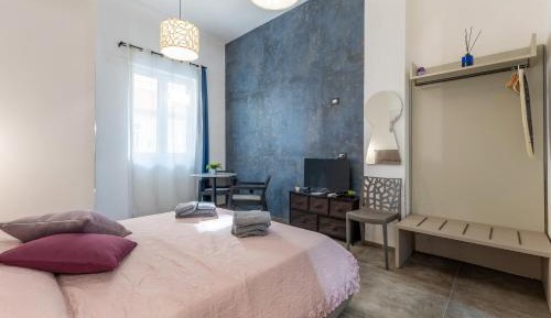 Superior One-Bedroom Apartment with Balcony