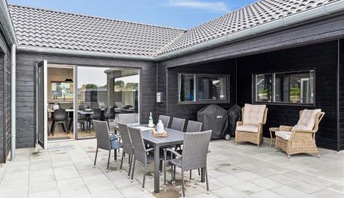 Seven-Bedroom Holiday Home